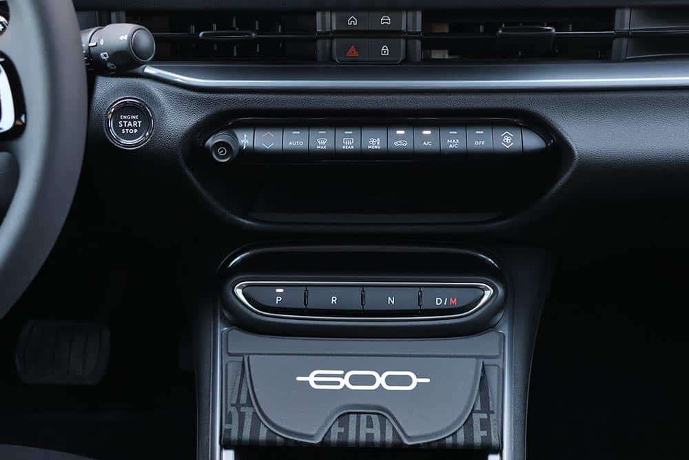 https://cdn.autogreeknews.gr/wp-content/uploads/2026/06/Fiat-600-1.2-Hybrid-145-2.jpg