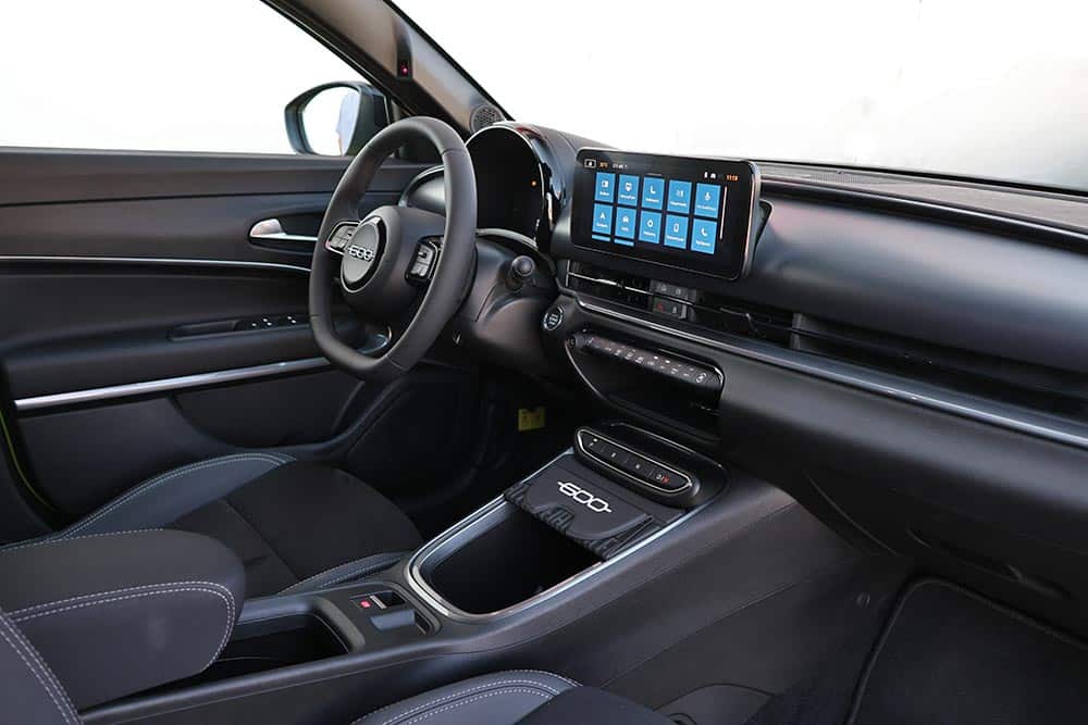 https://cdn.autogreeknews.gr/wp-content/uploads/2026/06/Fiat-600-1.2-Hybrid-145-20.jpg