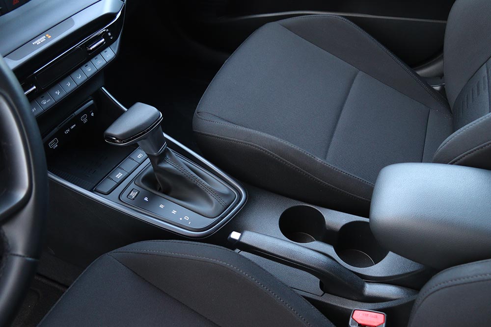 https://cdn.autogreeknews.gr/wp-content/uploads/2026/06/Hyundai-Bayon-FL-1.0-T-GDI-100-hp-7DCT-10.jpg