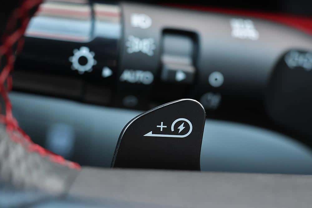 https://cdn.autogreeknews.gr/wp-content/uploads/2026/06/Hyundai-Kona-Electric-MY26-N-Line-interior-22.jpg