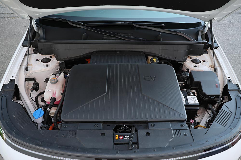 https://cdn.autogreeknews.gr/wp-content/uploads/2026/06/Hyundai-Kona-Electric-MY26-N-Line-interior-7.jpg