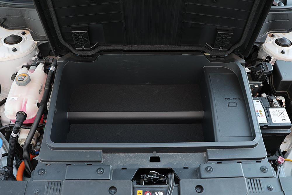 https://cdn.autogreeknews.gr/wp-content/uploads/2026/06/Hyundai-Kona-Electric-MY26-N-Line-interior-8.jpg