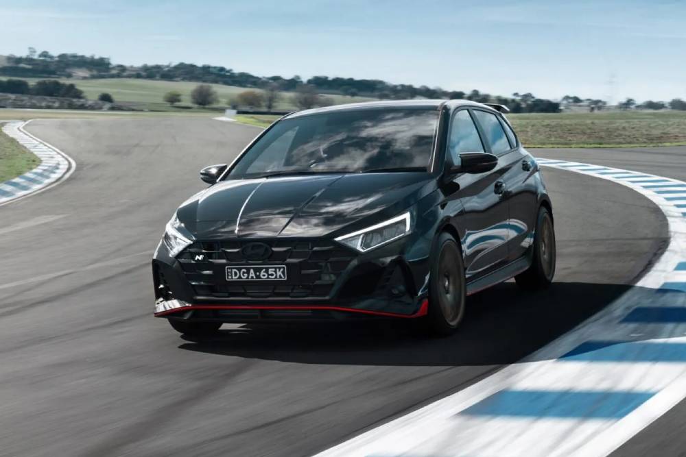 https://cdn.autogreeknews.gr/wp-content/uploads/2026/06/Hyundai-i20-N-Shadow-Edition-6-2048x1366-1.jpg
