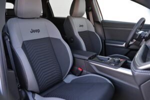 Jeep Compass e–Hybrid 145 interior (2)