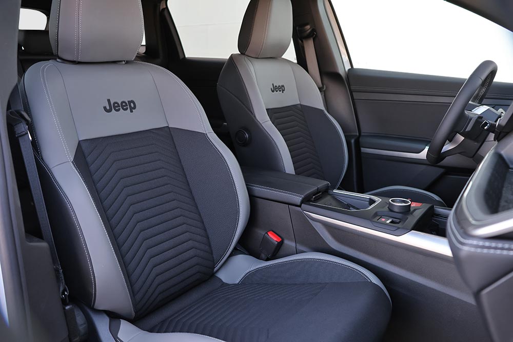 https://cdn.autogreeknews.gr/wp-content/uploads/2026/06/Jeep-Compass-e–Hybrid-145-interior-2.jpg