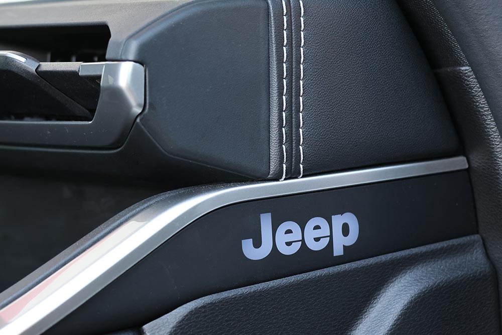 https://cdn.autogreeknews.gr/wp-content/uploads/2026/06/Jeep-Compass-e–Hybrid-145-interior-3.jpg