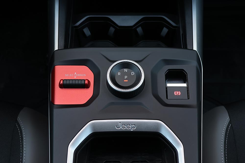 https://cdn.autogreeknews.gr/wp-content/uploads/2026/06/Jeep-Compass-e–Hybrid-145-interior-8.jpg