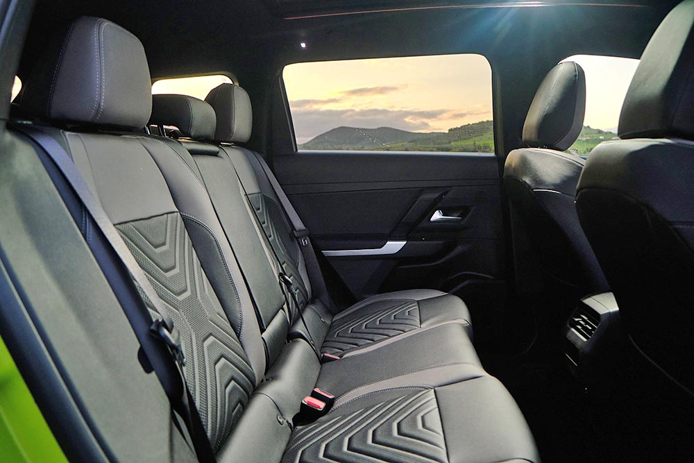 https://cdn.autogreeknews.gr/wp-content/uploads/2026/06/Jeep_Compass_2026-37.jpg