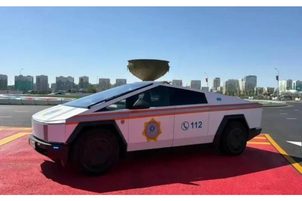 https://cdn.autogreeknews.gr/wp-content/uploads/2026/06/Kazakhstan-Tesla-Cybertrucks-4.jpg
