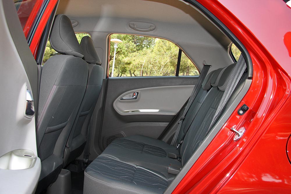 https://cdn.autogreeknews.gr/wp-content/uploads/2026/06/Kia-Picanto-2012-6.jpg