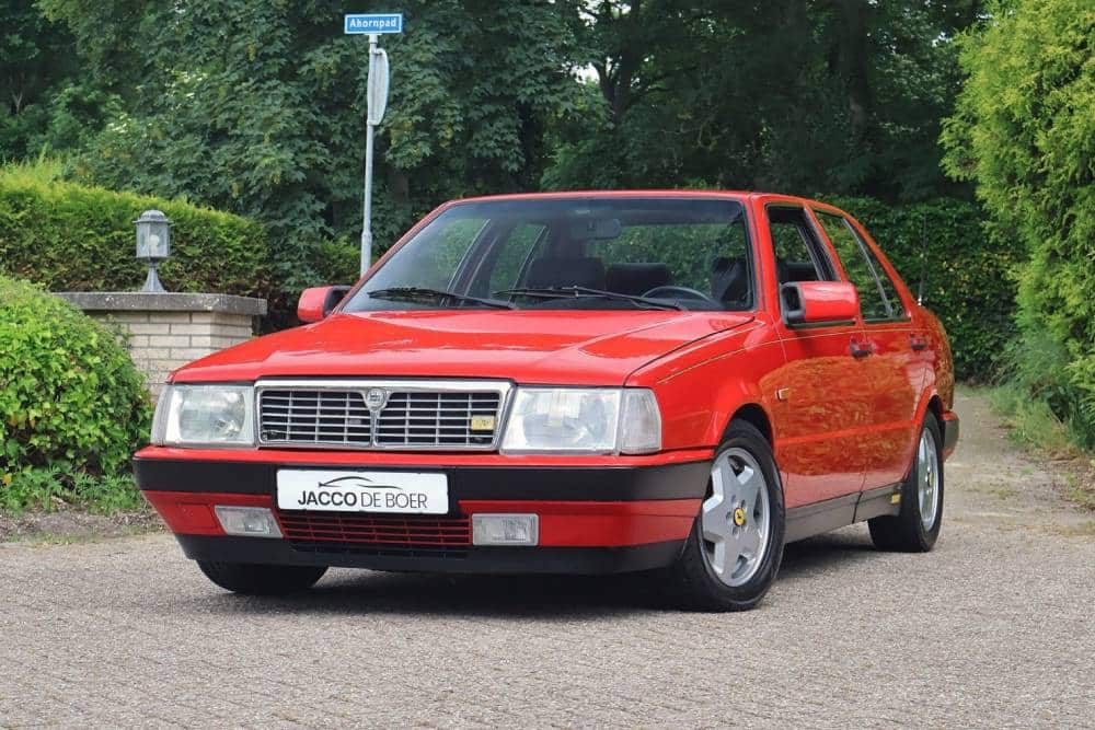 https://cdn.autogreeknews.gr/wp-content/uploads/2026/06/Lancia_Thema_8_32_1988_Ferrari_Rosso_Corsa_2026_pr-1.jpg