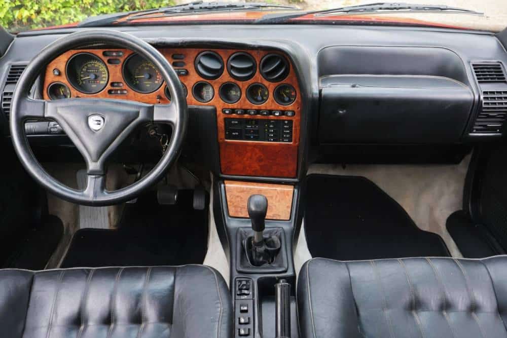 https://cdn.autogreeknews.gr/wp-content/uploads/2026/06/Lancia_Thema_8_32_1988_Ferrari_Rosso_Corsa_2026_pr-10.jpg