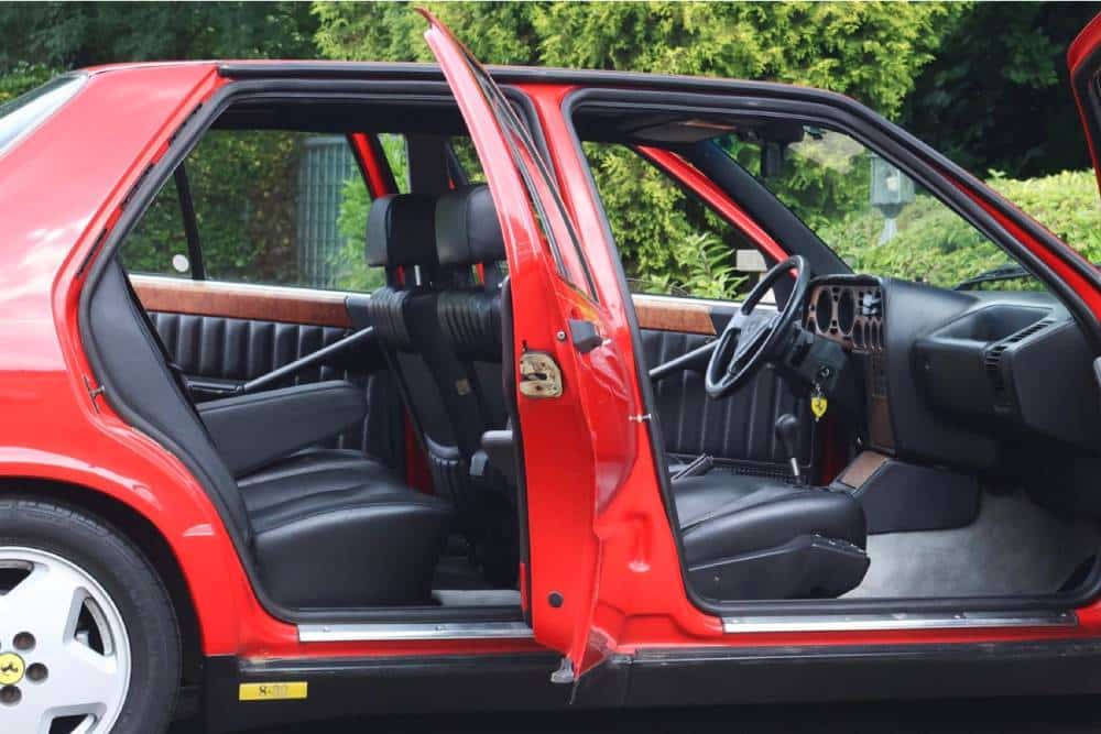https://cdn.autogreeknews.gr/wp-content/uploads/2026/06/Lancia_Thema_8_32_1988_Ferrari_Rosso_Corsa_2026_pr-15.jpg