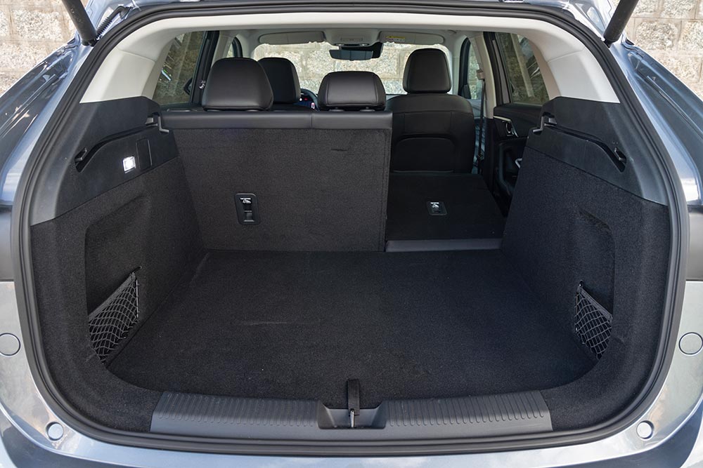 https://cdn.autogreeknews.gr/wp-content/uploads/2026/06/MG-HS-PHEV-2.jpg