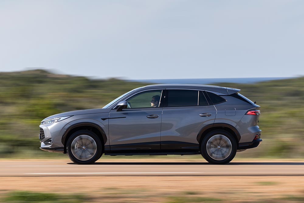https://cdn.autogreeknews.gr/wp-content/uploads/2026/06/MG-HS-PHEV-4.jpg