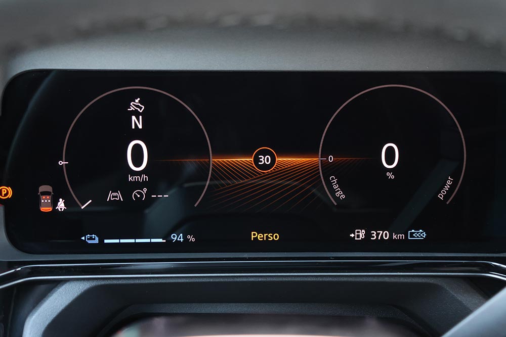 https://cdn.autogreeknews.gr/wp-content/uploads/2026/06/Nissan-Micra-electric-interior-24.jpg
