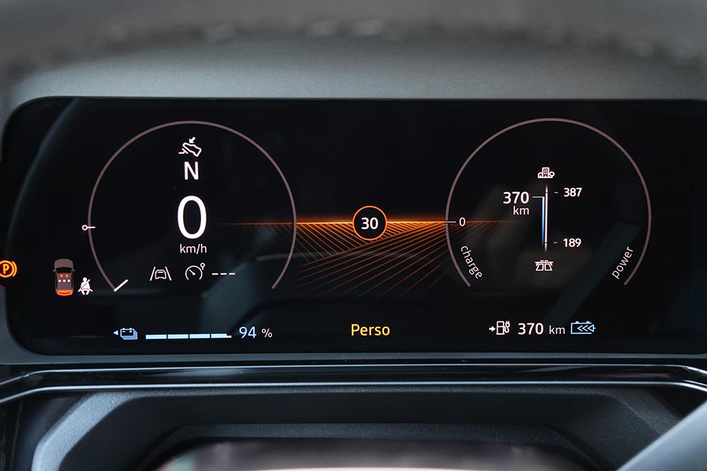 https://cdn.autogreeknews.gr/wp-content/uploads/2026/06/Nissan-Micra-electric-interior-29.jpg