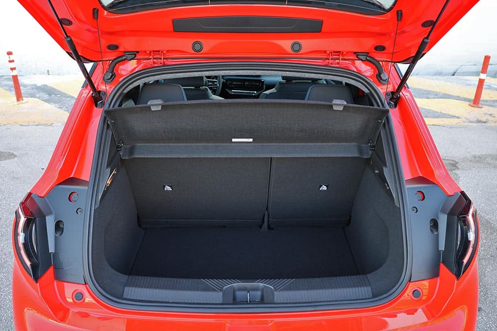 https://cdn.autogreeknews.gr/wp-content/uploads/2026/06/Nissan-Micra-electric-interior-5.jpg
