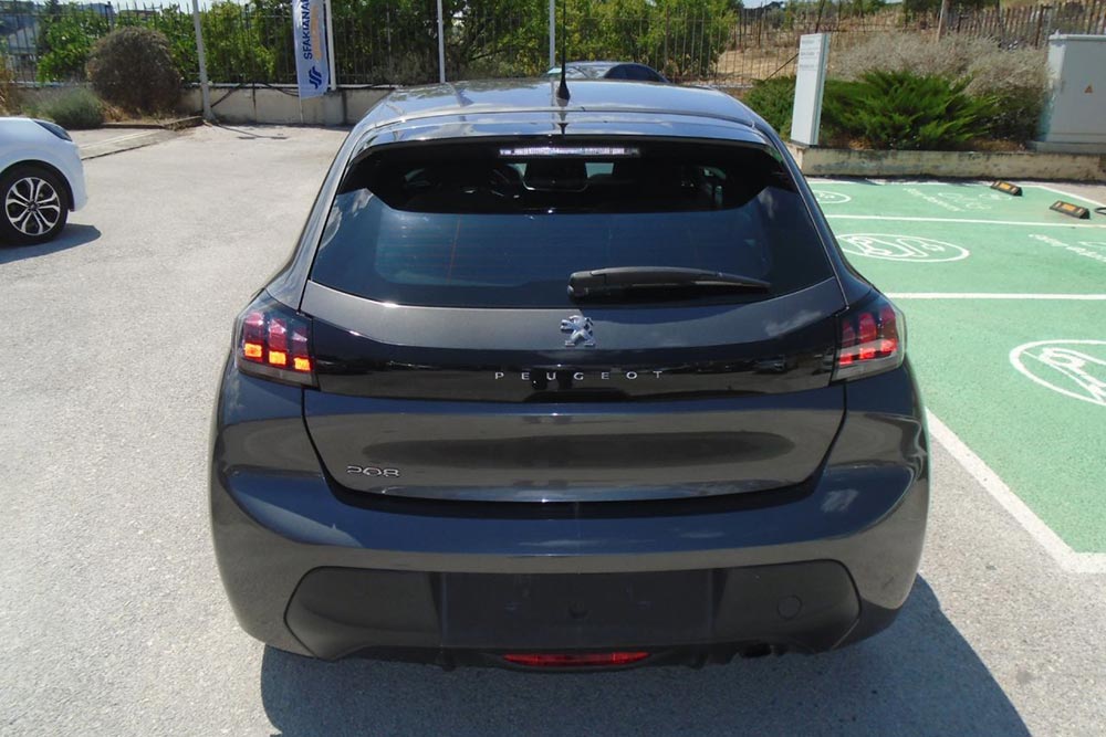 https://cdn.autogreeknews.gr/wp-content/uploads/2026/06/Peugeot-208-1.5-BlueHDi-2022-6.jpg