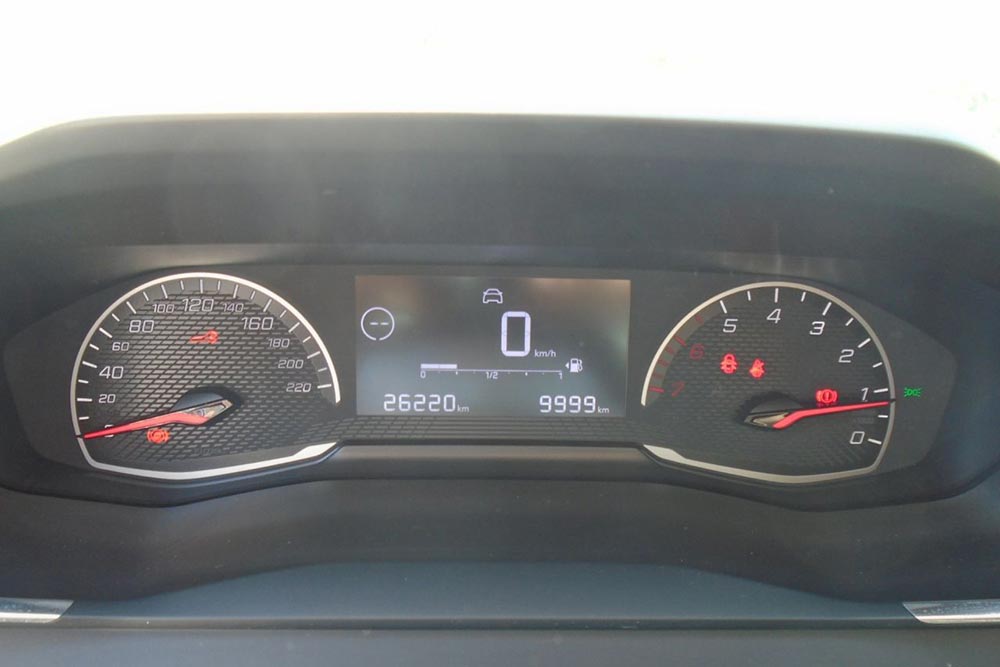https://cdn.autogreeknews.gr/wp-content/uploads/2026/06/Peugeot-208-1.5-BlueHDi-2022-9.jpg
