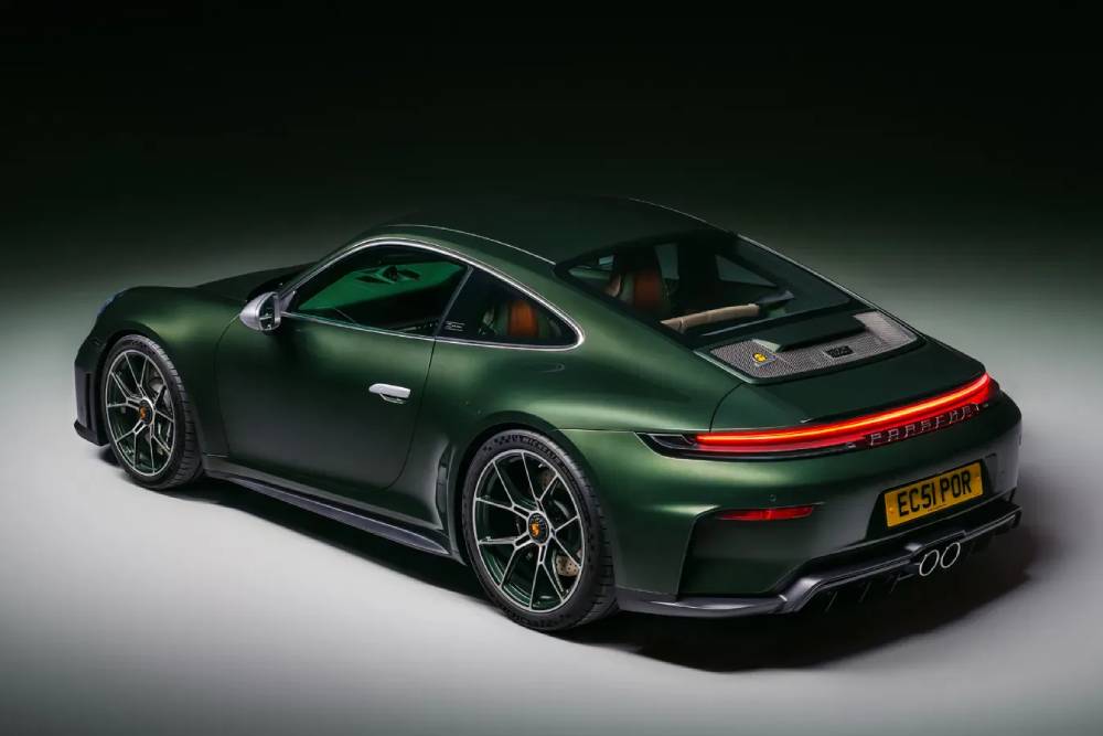 https://cdn.autogreeknews.gr/wp-content/uploads/2026/06/Porsche-911-GT3-Earls-Court-Edition-14.jpg