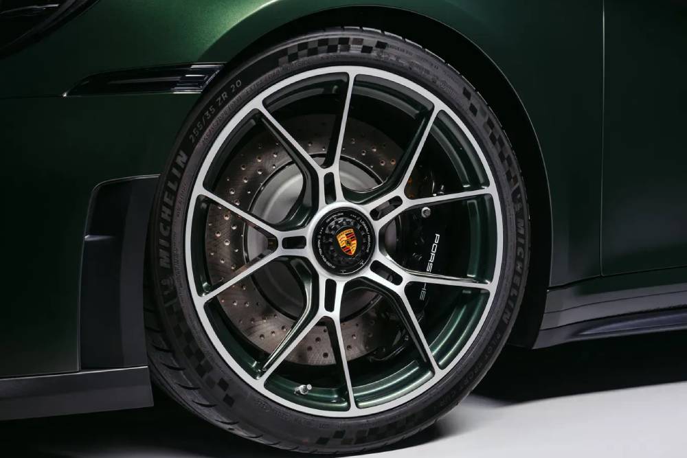 https://cdn.autogreeknews.gr/wp-content/uploads/2026/06/Porsche-911-GT3-Earls-Court-Edition-20.jpg