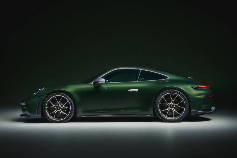 https://cdn.autogreeknews.gr/wp-content/uploads/2026/06/Porsche-911-GT3-Earls-Court-Edition-24.jpg