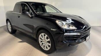 H καλύτερη Porsche Cayenne για την πλατεία του χωριού