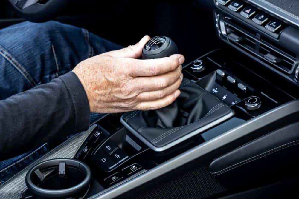 https://cdn.autogreeknews.gr/wp-content/uploads/2026/06/Porsche-Manual-Gearbox-1024x576-1.jpg