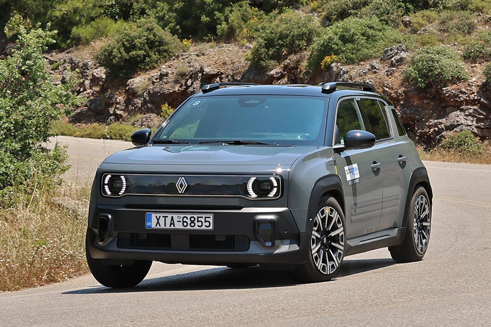 https://cdn.autogreeknews.gr/wp-content/uploads/2026/06/Renault-4-E-Tech-150-HP-15.jpg