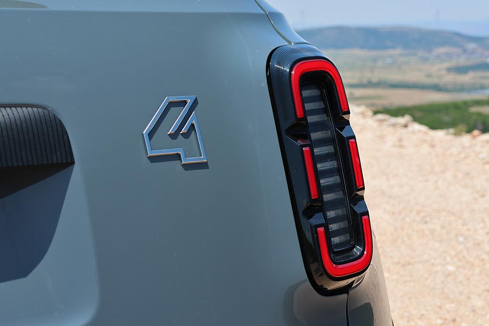 https://cdn.autogreeknews.gr/wp-content/uploads/2026/06/Renault-4-E-Tech-150-HP-21.jpg