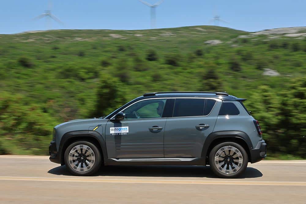 https://cdn.autogreeknews.gr/wp-content/uploads/2026/06/Renault-4-E-Tech-150-HP-5.jpg