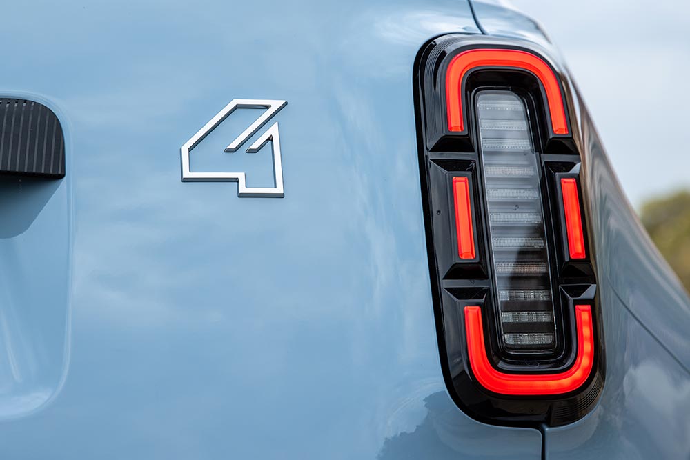 https://cdn.autogreeknews.gr/wp-content/uploads/2026/06/Renault-4-E-Tech-electric-10.jpg