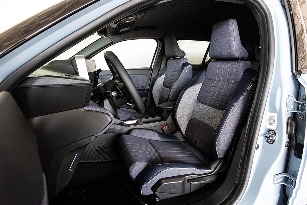 https://cdn.autogreeknews.gr/wp-content/uploads/2026/06/Renault-4-E-Tech-electric-19.jpg