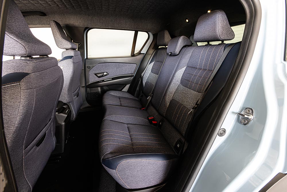 https://cdn.autogreeknews.gr/wp-content/uploads/2026/06/Renault-4-E-Tech-electric-20.jpg