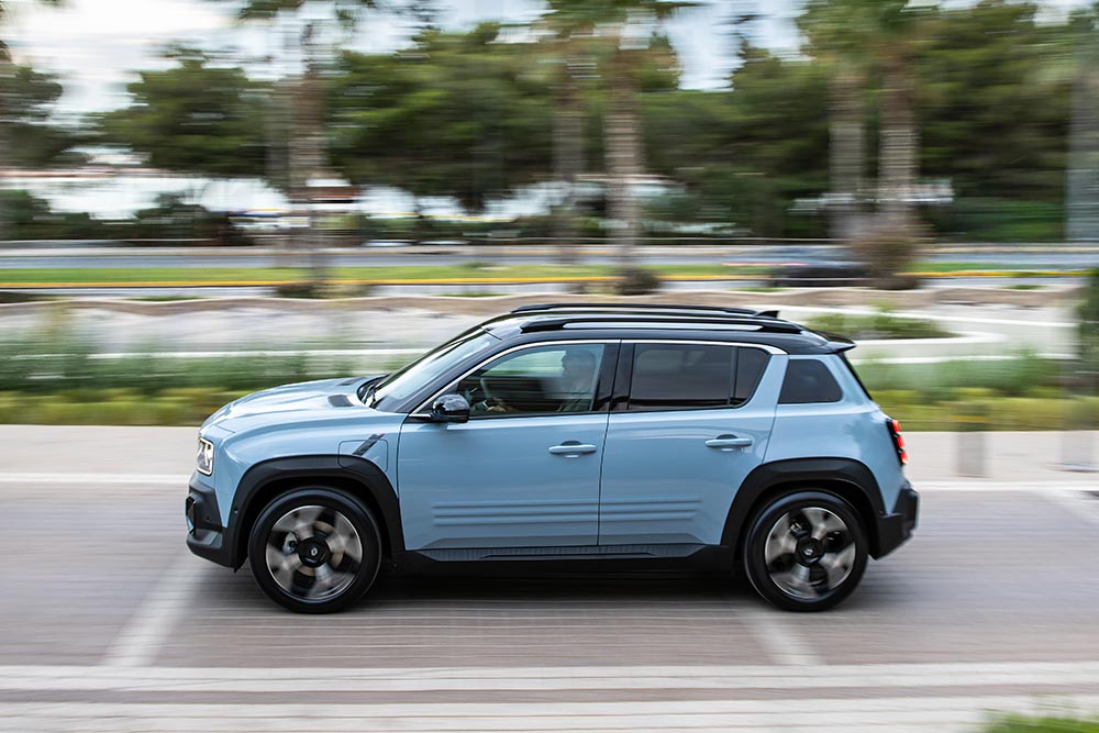 https://cdn.autogreeknews.gr/wp-content/uploads/2026/06/Renault-4-E-Tech-electric-3.jpg
