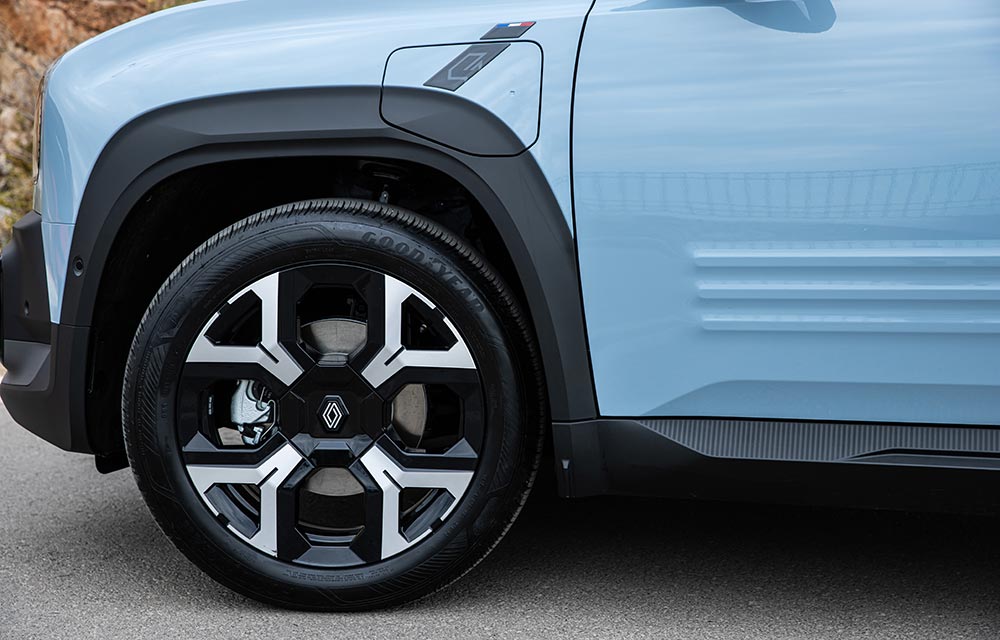 https://cdn.autogreeknews.gr/wp-content/uploads/2026/06/Renault-4-E-Tech-electric-9.jpg