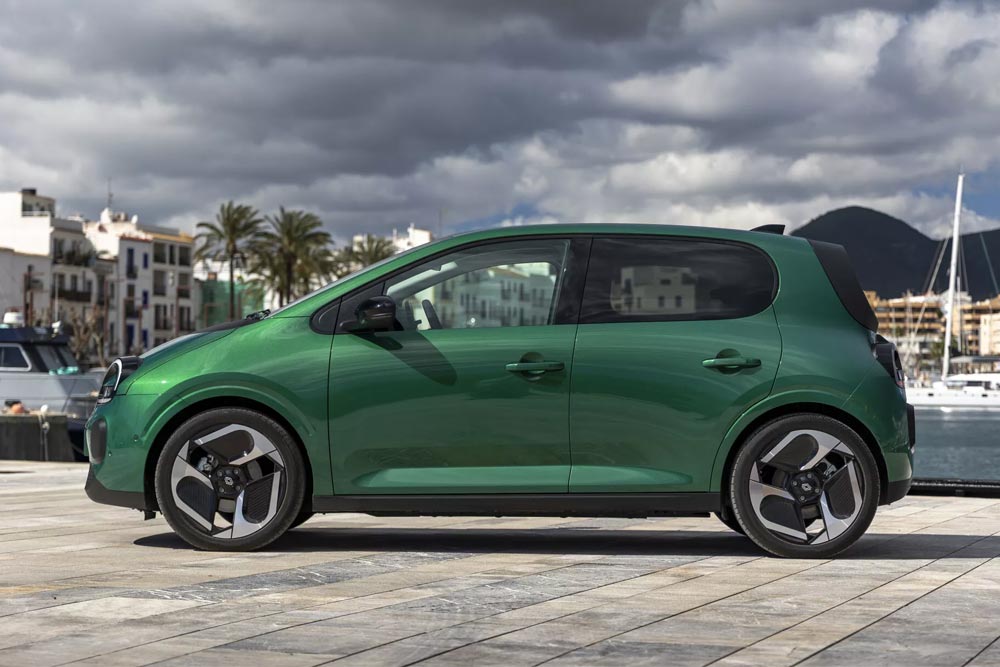 https://cdn.autogreeknews.gr/wp-content/uploads/2026/06/Renault-Twingo-E-Tech-2026.jpg