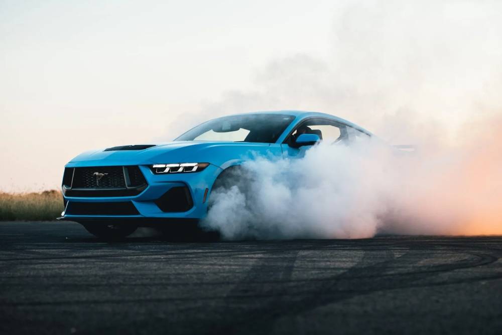 https://cdn.autogreeknews.gr/wp-content/uploads/2026/06/Roush-2026-Ford-Mustang-GT-2-2048x1263-1.jpg