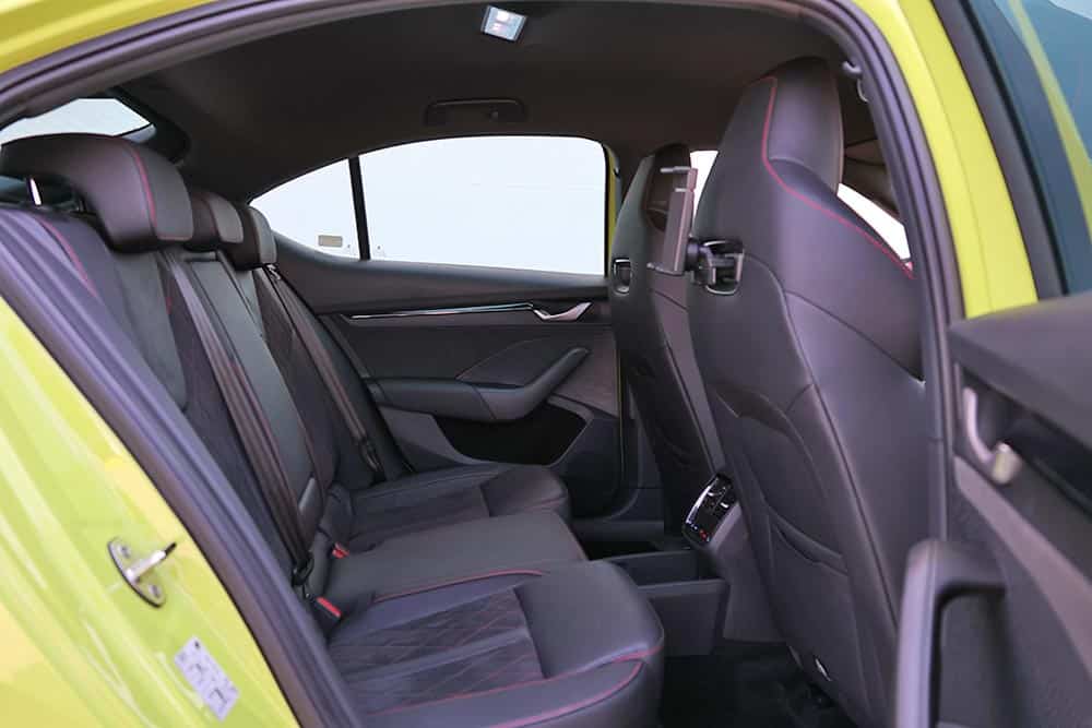 https://cdn.autogreeknews.gr/wp-content/uploads/2026/06/Skoda-Octavia-Grand-Coupe-RS-2.0-TSI-265PS-DSG7-interior-20.jpg