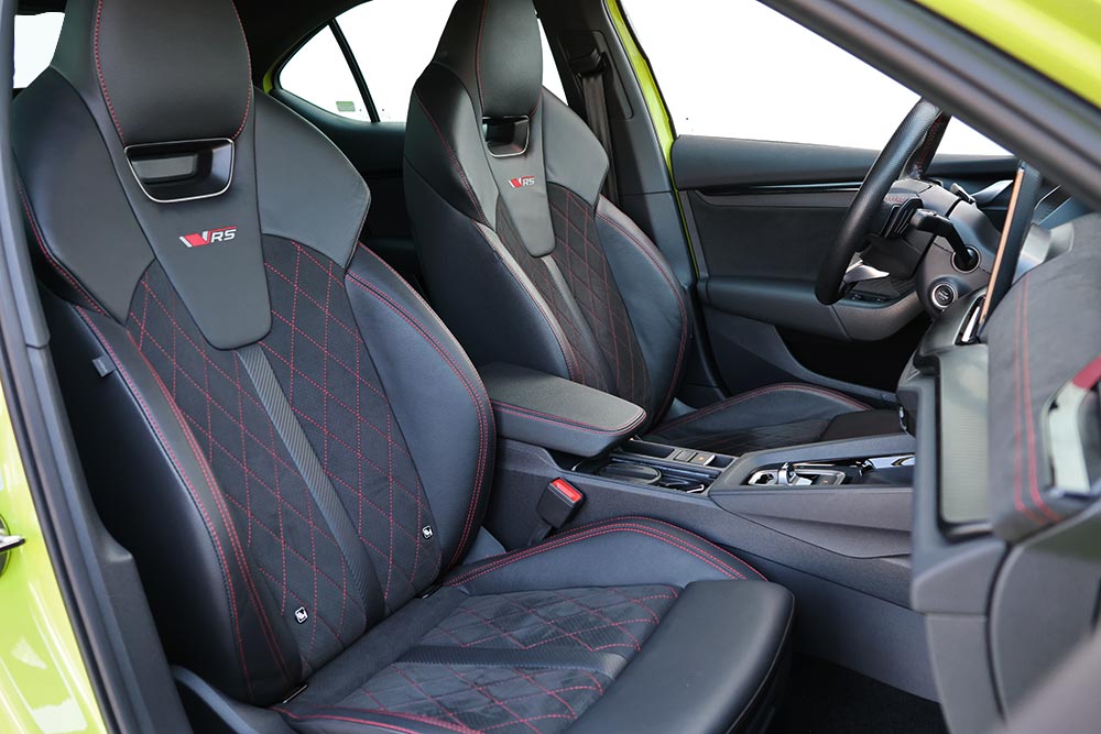 https://cdn.autogreeknews.gr/wp-content/uploads/2026/06/Skoda-Octavia-Grand-Coupe-RS-2.0-TSI-265PS-DSG7-interior-22.jpg