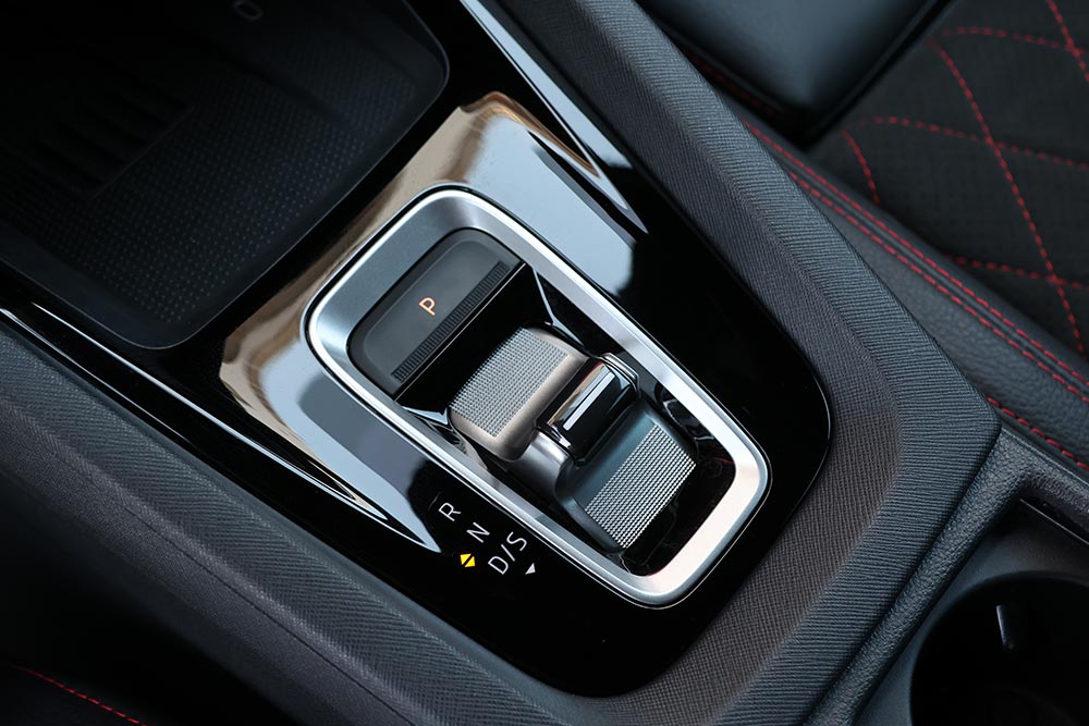 https://cdn.autogreeknews.gr/wp-content/uploads/2026/06/Skoda-Octavia-Grand-Coupe-RS-2.0-TSI-265PS-DSG7-interior-4.jpg
