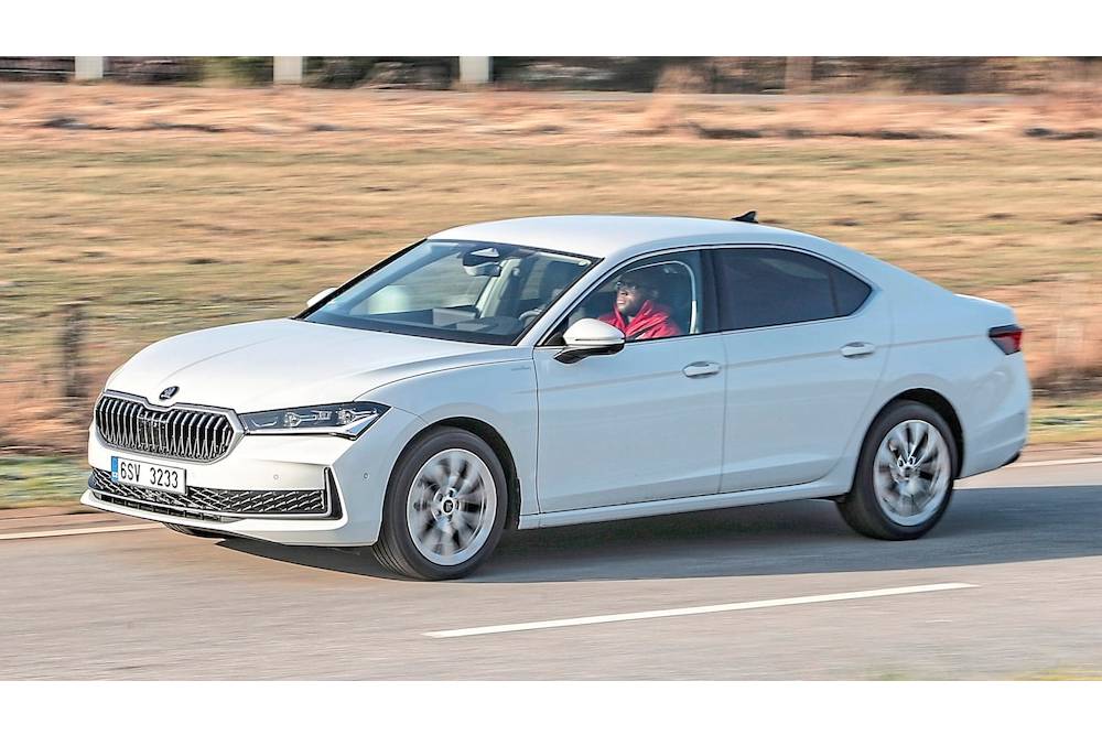 https://cdn.autogreeknews.gr/wp-content/uploads/2026/06/Skoda-Superb-2-0-TDI-4x4-2869-2400x1348-5f20f39d5b.jpg