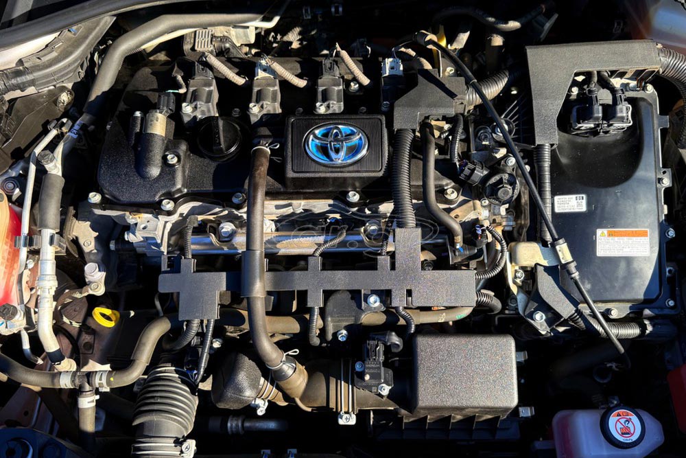 https://cdn.autogreeknews.gr/wp-content/uploads/2026/06/Toyota-C-HR-2019-1.8-HYBRID-5.jpg