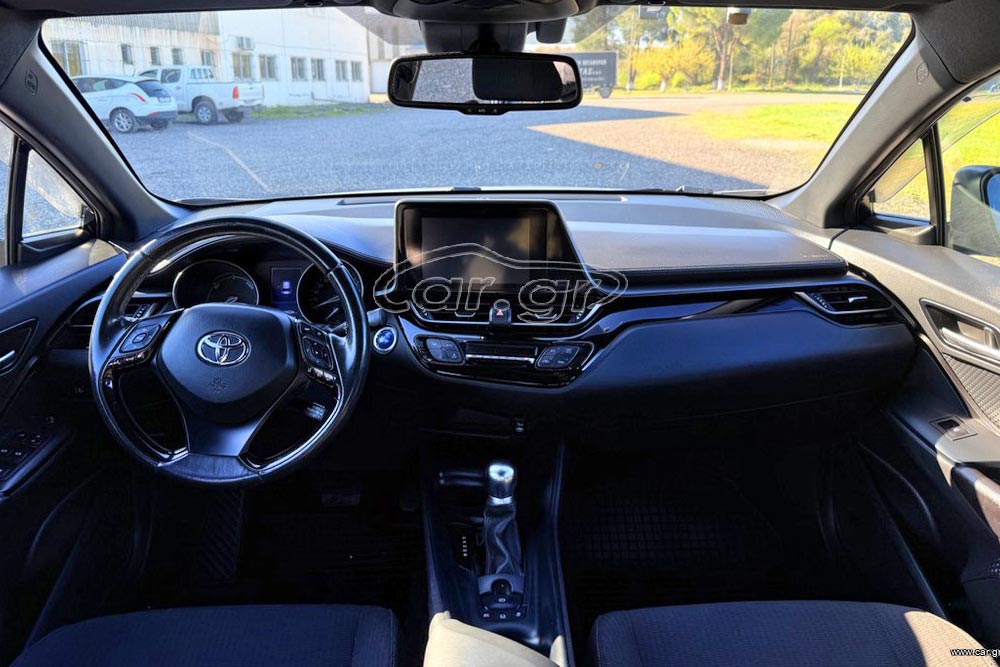 https://cdn.autogreeknews.gr/wp-content/uploads/2026/06/Toyota-C-HR-2019-1.8-HYBRID-7.jpg