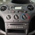 Toyota-Yaris-2002-8