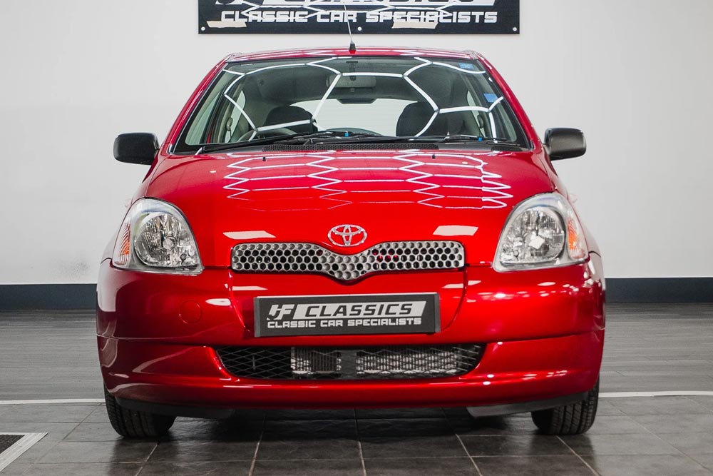 https://cdn.autogreeknews.gr/wp-content/uploads/2026/06/Toyota-Yaris-2002.jpg