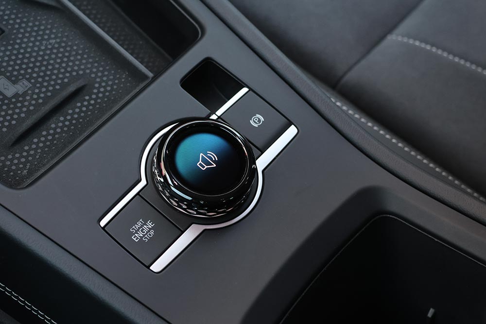 https://cdn.autogreeknews.gr/wp-content/uploads/2026/06/VW-T-Roc-2026-interior-14.jpg