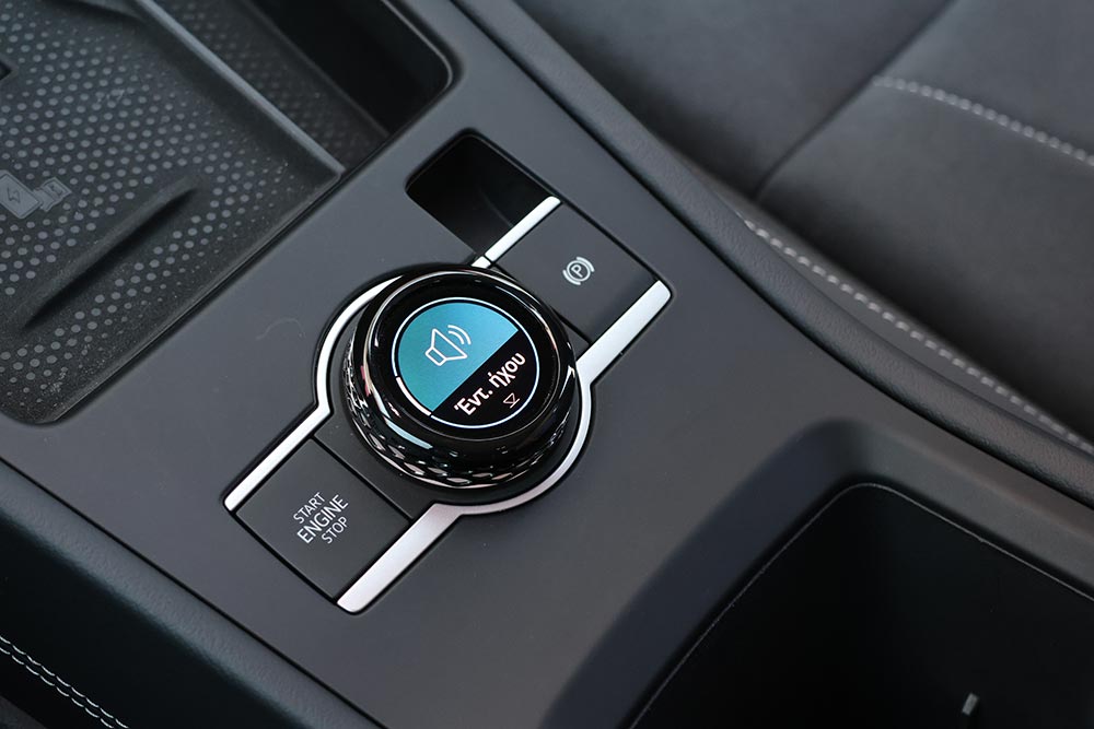 https://cdn.autogreeknews.gr/wp-content/uploads/2026/06/VW-T-Roc-2026-interior-16.jpg