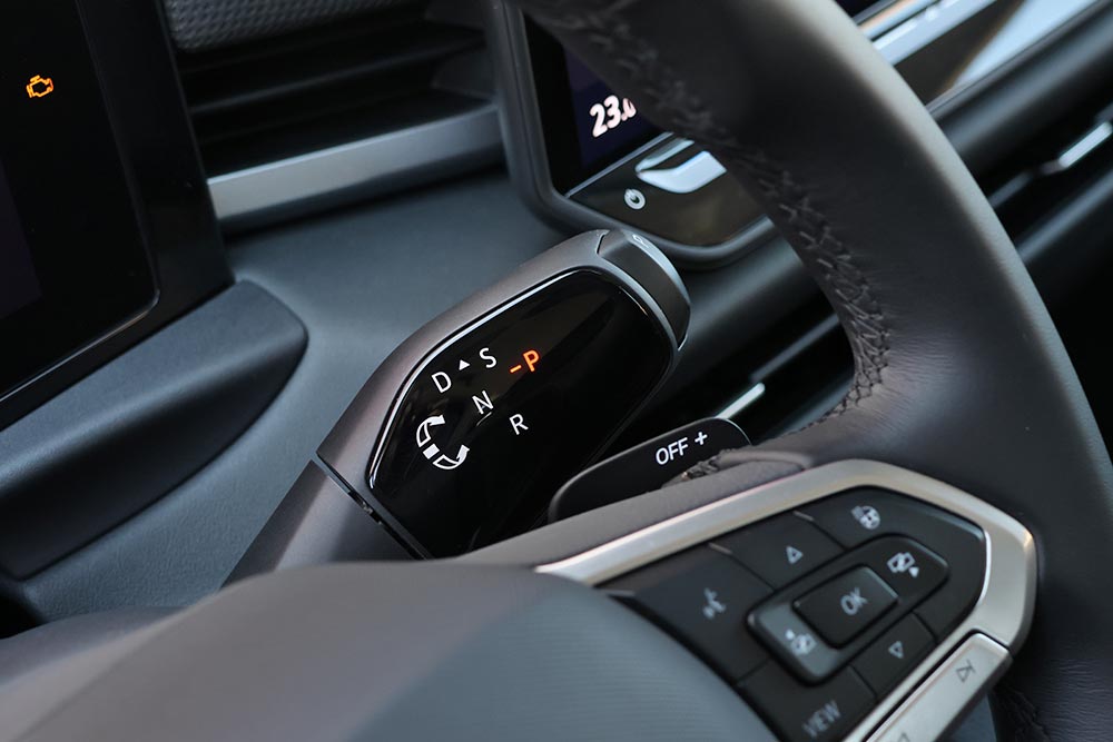 https://cdn.autogreeknews.gr/wp-content/uploads/2026/06/VW-T-Roc-2026-interior-22.jpg